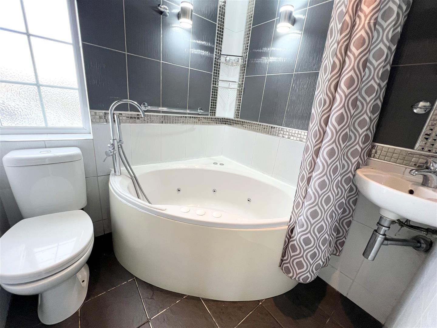 Tanyrallt Avenue, Litchard, Bridgend, CF31 1PQ